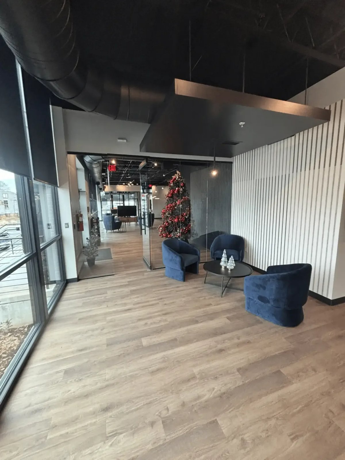 The lounge at CablesAndKits